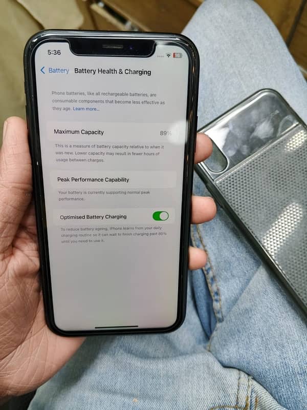 iPhone XR 128 Gb Factory Unlock 4