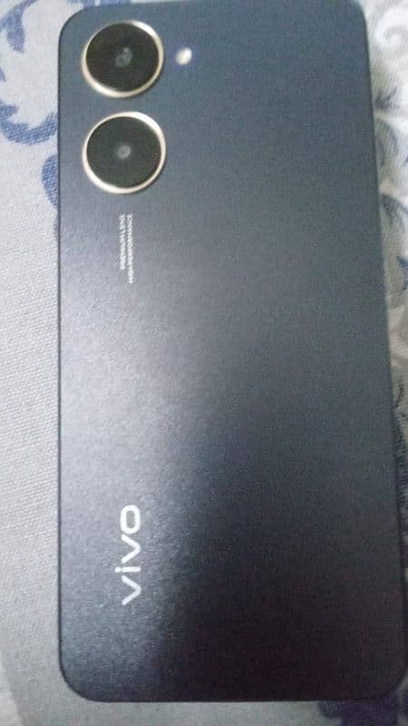 Vivo Y03 model hai or one hand use hai ghr m use hoa hai paiso ki need 3