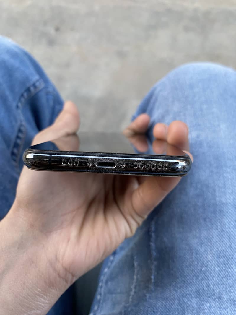 Apple iPhone XS 3