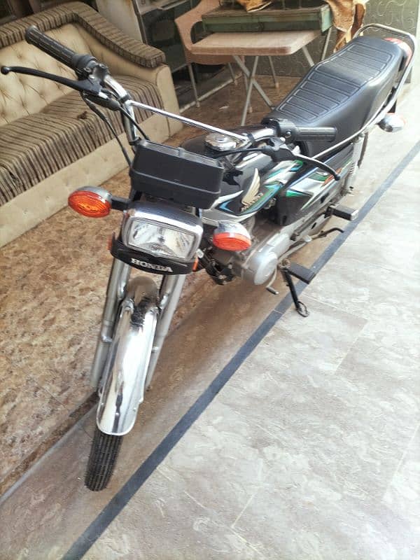 I sell my new Honda CG 125 brand new just 148 km used 1