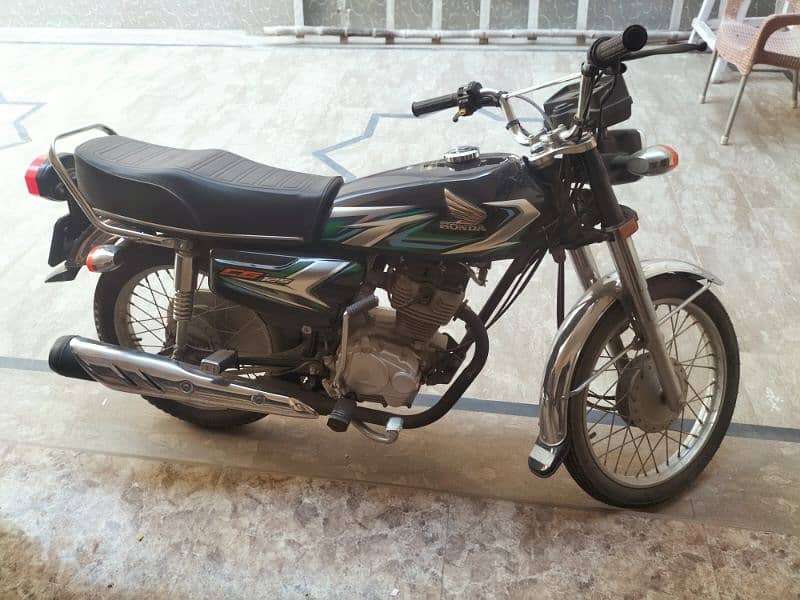 I sell my new Honda CG 125 brand new just 148 km used 2