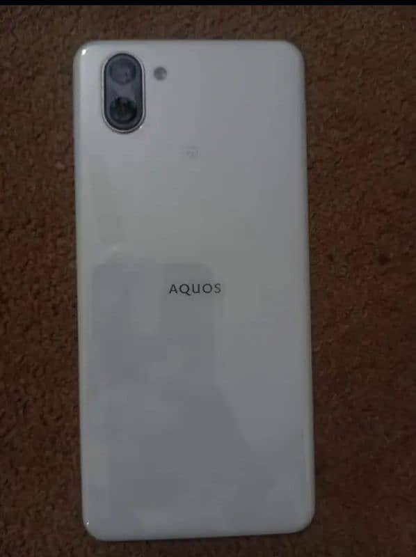 aquos r3 6/128 non 3