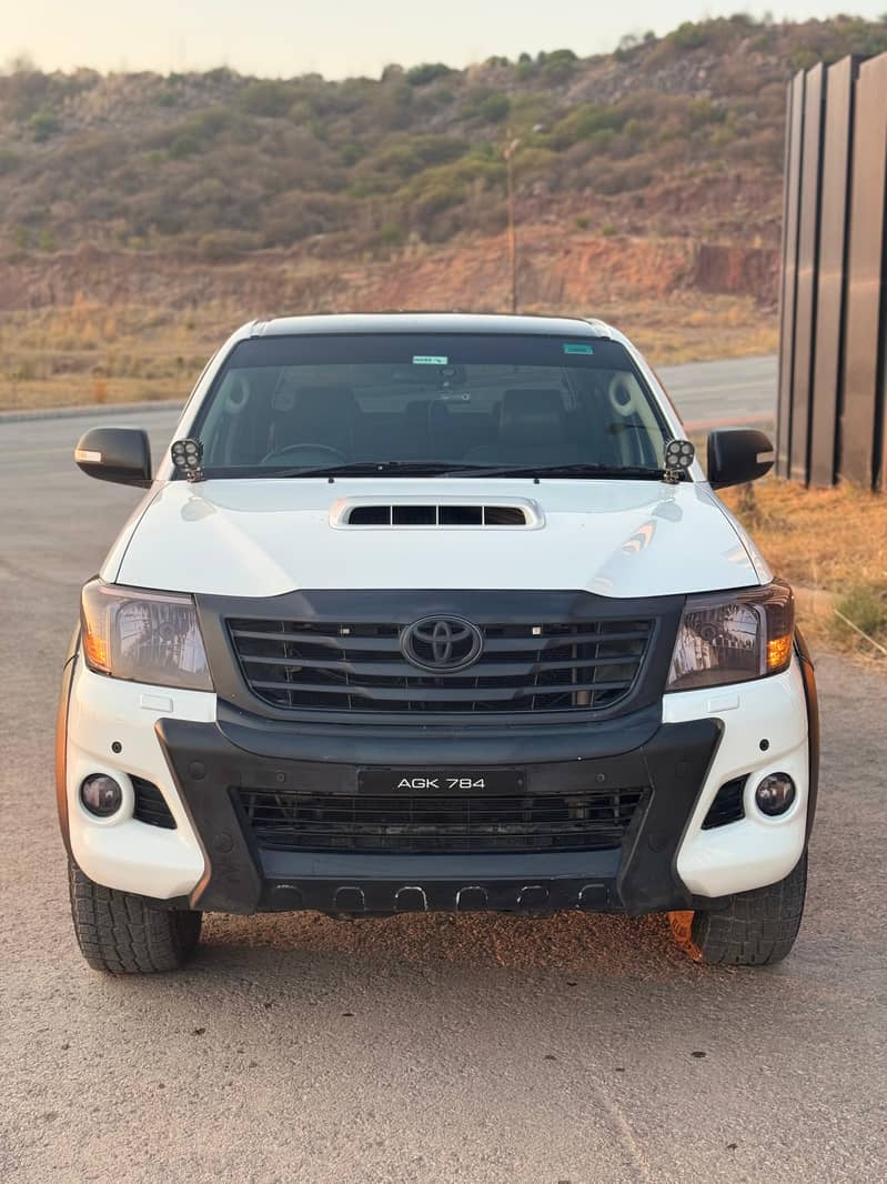 Toyota Hilux invincible 2013/2018 0