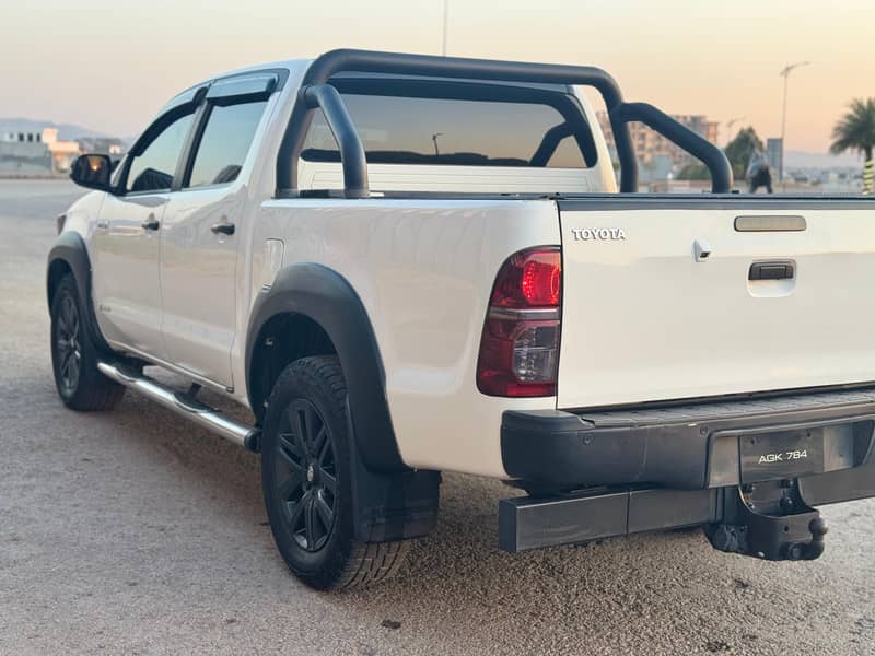 Toyota Hilux invincible 2013/2018 3