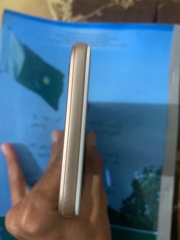 OPPO A57 with 4 GB RAM , 64 GB ROM 4