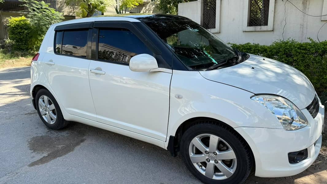 Suzuki Swift DLX Automatic 1.3 Navigation 2018 1