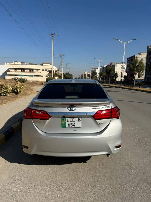 Toyota Corolla Altis 2016 10