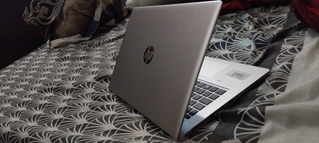 HP G4 640 - 8 GB - 128 GB - i3 8th Gen 1