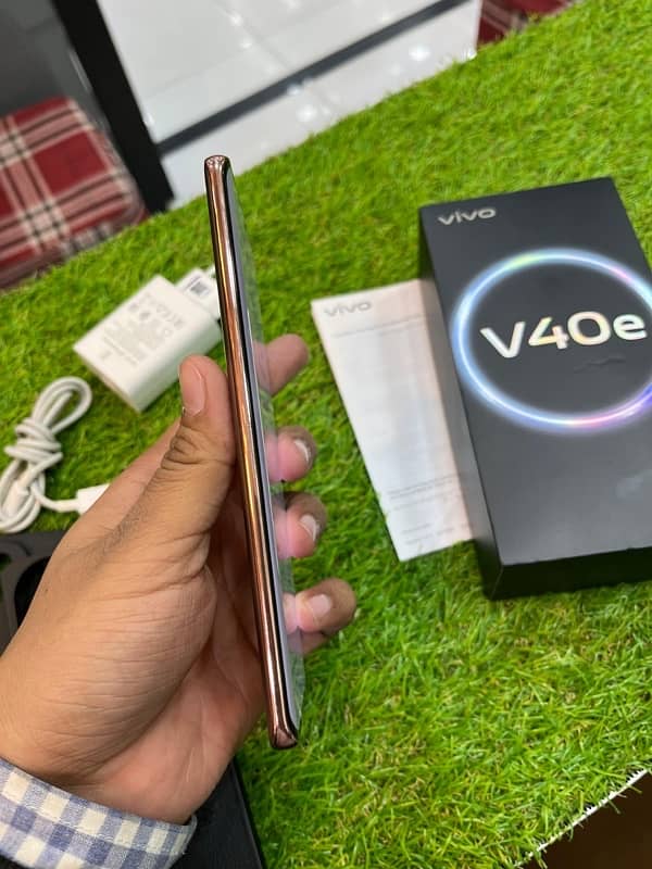 VIVO V40e 1