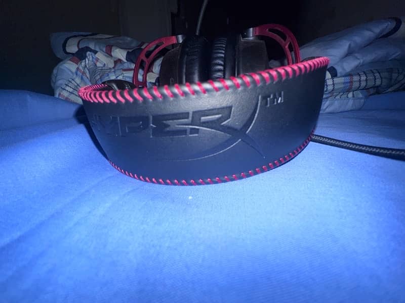 HYPER X CLOUD ALPHA  WITH BOX AND CABLE 2