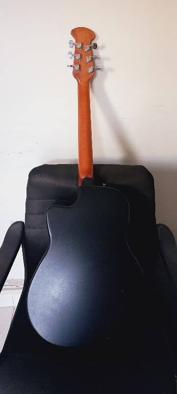 I'm selling my keiper bowl black electro Acoustic Guitar 4