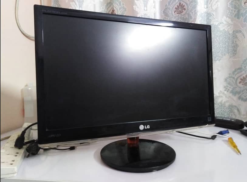 LG Flatron IPS236V, 23 inch LED Monitor 0