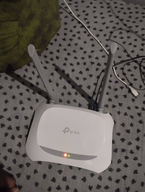 tp link -WR840N router with adapter with box 0