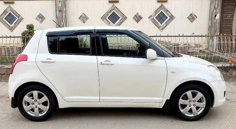 Suzuki Swift Model 2015 Automatic 3