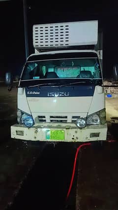 Isuzu nkr 2019model with chiller 14feet and cooling temperature _30°