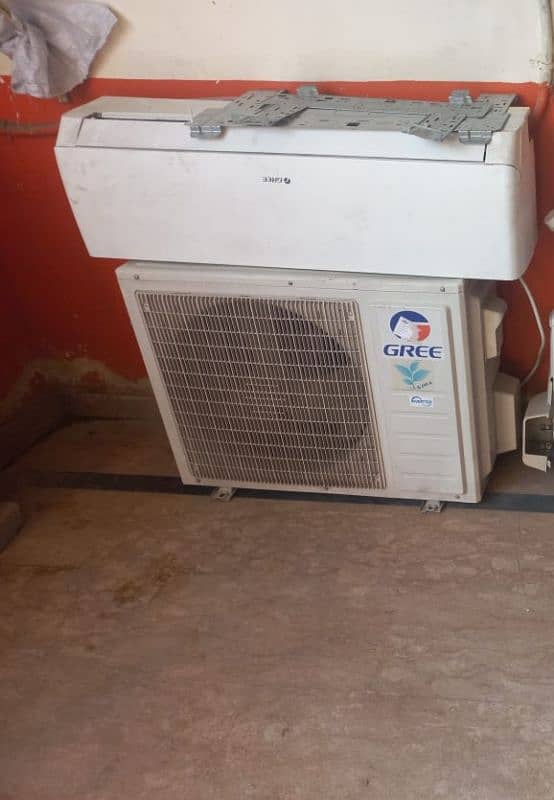 Gree 2 Ton Inverter Like New 1