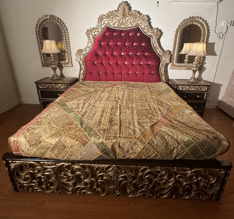 100% Sheesham King sized bed with heavy carving and deco paint 0