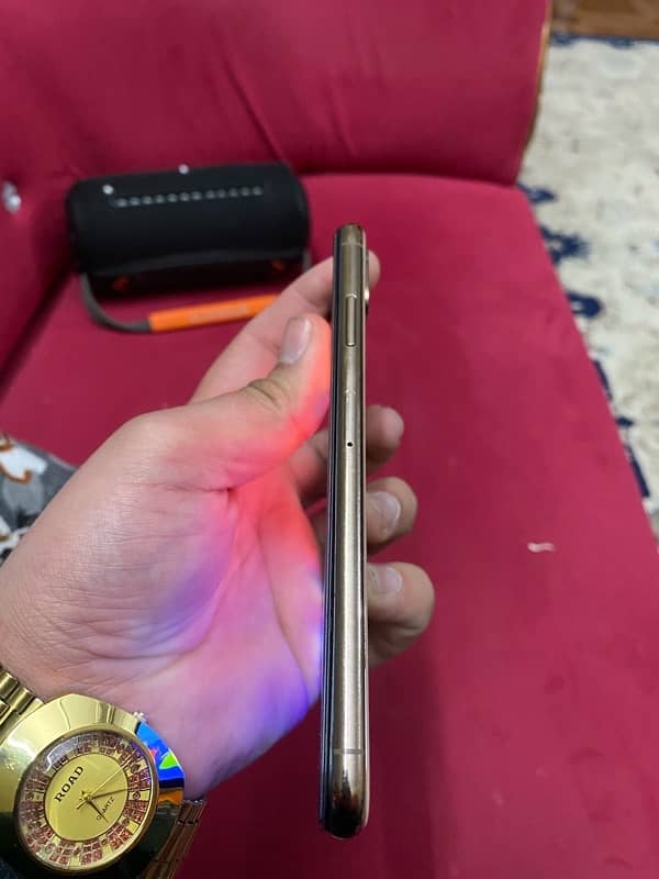 I phone xs max non pta sim work only cheak ufone 2