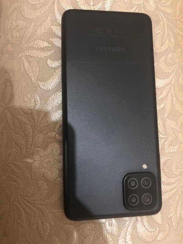 i am selling samsung phone 1