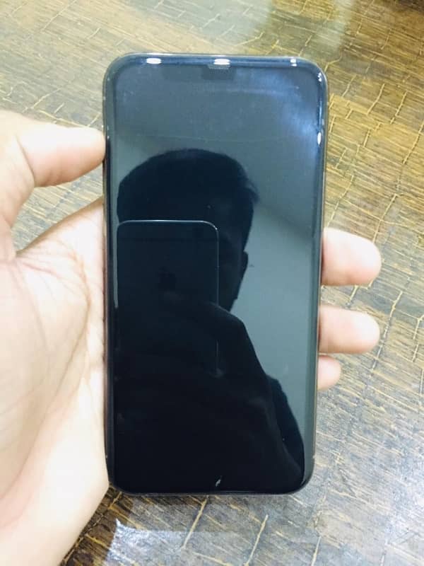 Iphone 11pro factory unlock 64gb 1