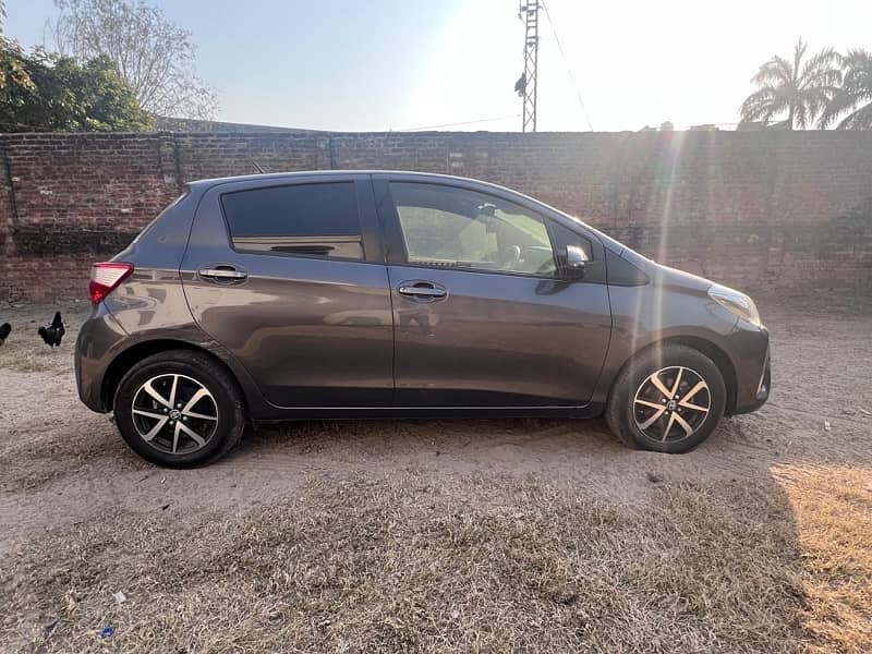 Toyota Vitz 1.0 F smile edition push start low milage. 8