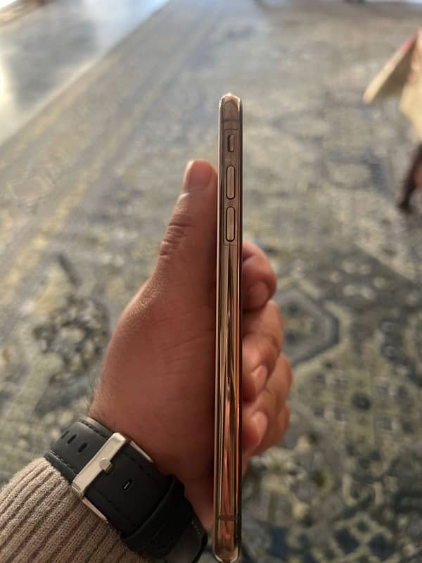 iphone xs 256 gb Gold colour 2