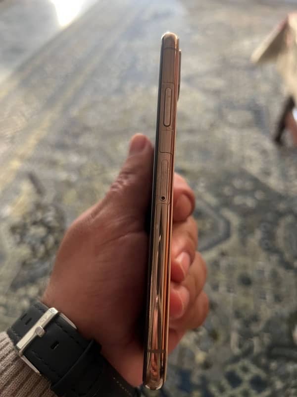 iphone xs 256 gb Gold colour 3