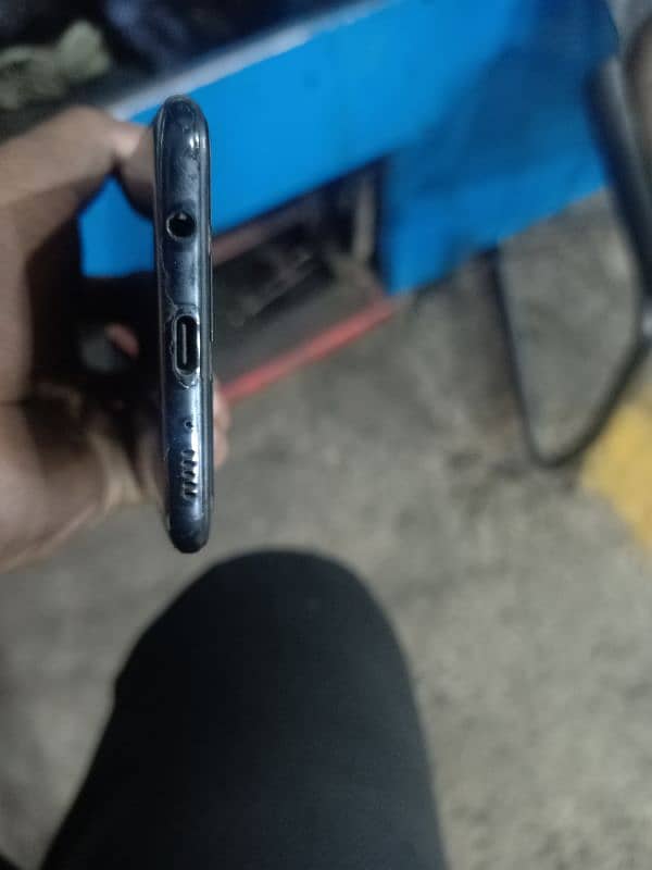 Samsung A30 mobile for sale. 10/8 confition h . 2