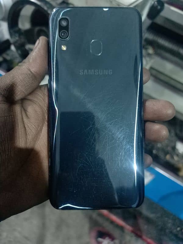 Samsung A30 mobile for sale. 10/8 confition h . 5