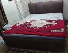 Double Bed, 3 Door Almari, Drassing, mettres