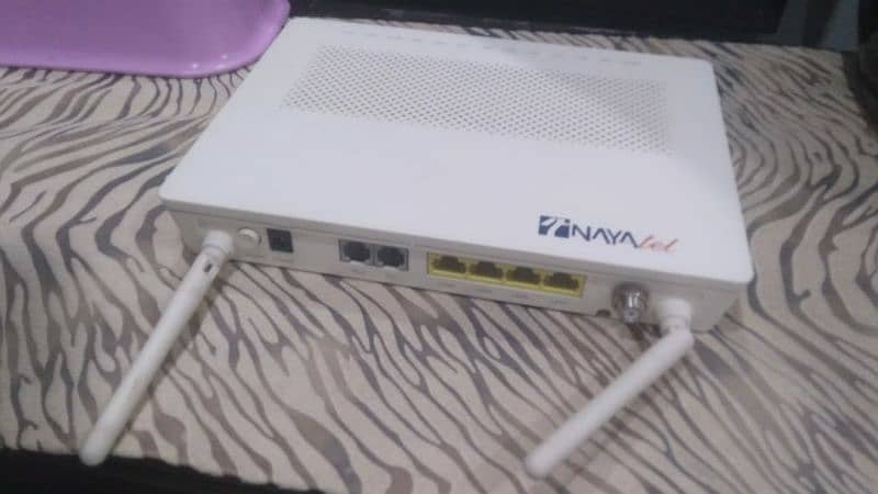 Huawei fiberoptic dualband wifi router and tv cable 1