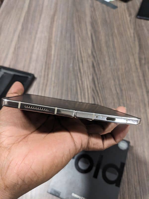 Samsung Z Fold 4 512GB Minor Fault 1