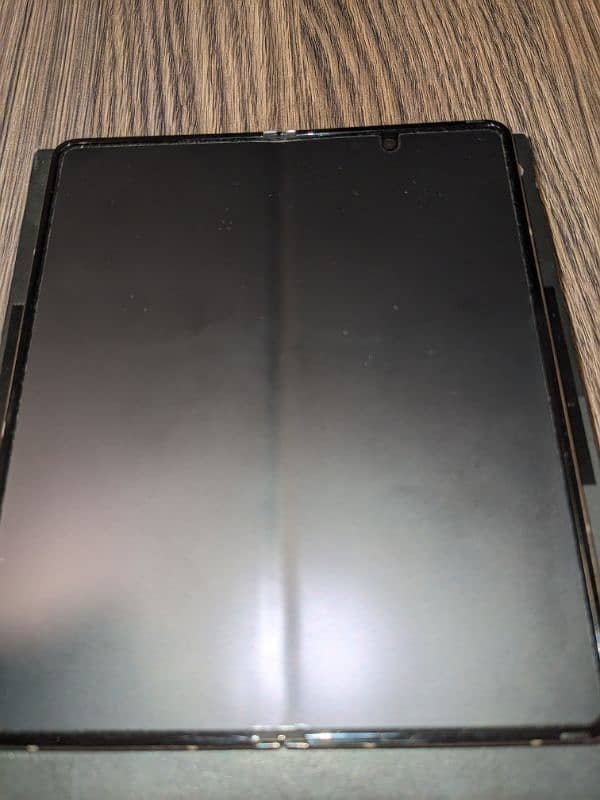 Samsung Z Fold 4 512GB Minor Fault 10