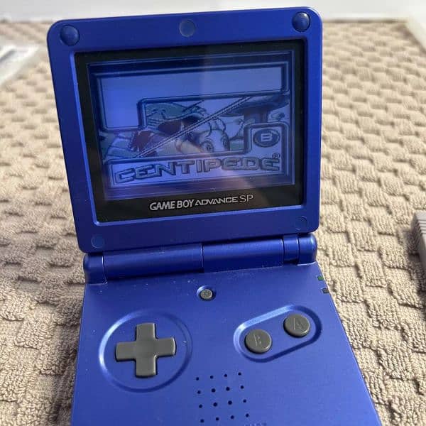 Nintendo Game Boy Advance SP 6