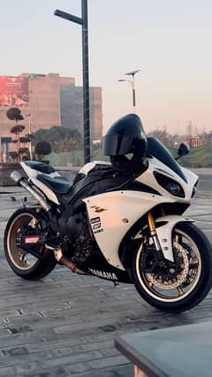 Yamaha R1