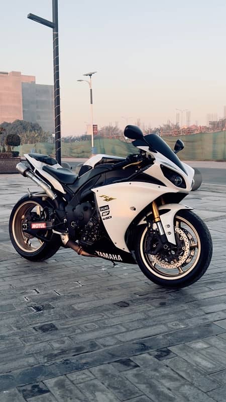 Yamaha R1 3