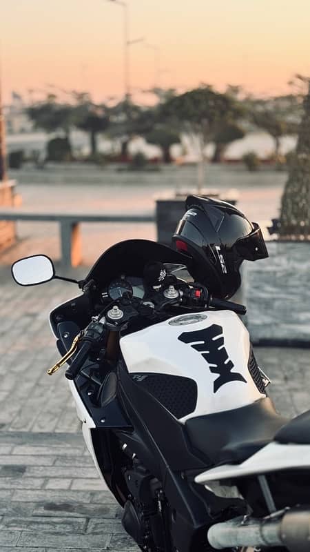 Yamaha R1 5