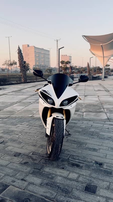 Yamaha R1 6