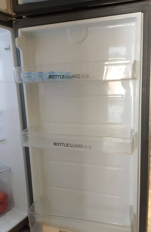 Haire Medium Size Fridge sell 1