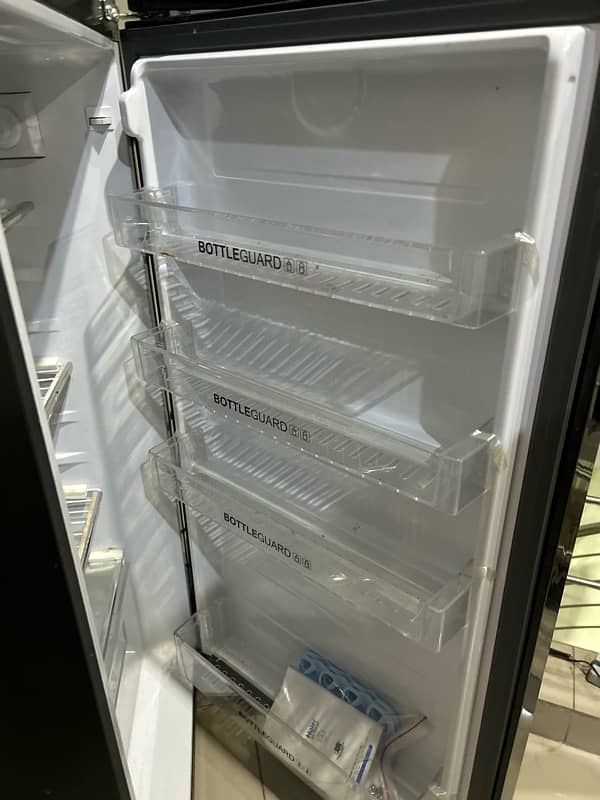 Haier HRF-336 Refrigerator. 2