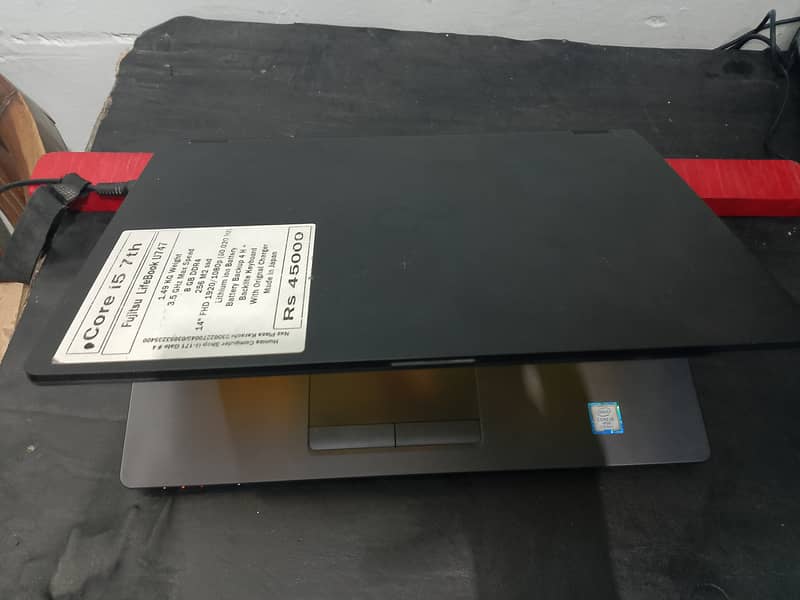 Fujitsu Lifebook U747 3