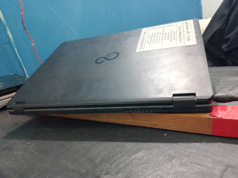 Fujitsu Lifebook U747 5