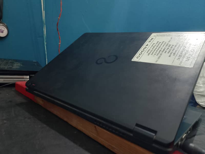 Fujitsu Lifebook U747 6