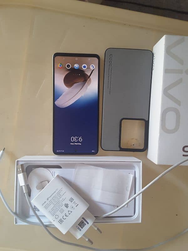 vivo y36 8+8/256gb 3month warranty remaining complete box 12