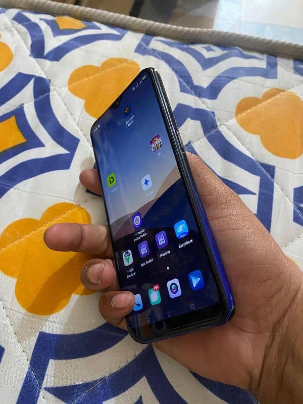 oppo f9 condition 10/9 bhot saf set pra h Sirf rang ka colur 1