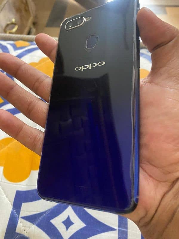 oppo f9 condition 10/9 bhot saf set pra h Sirf rang ka colur 2