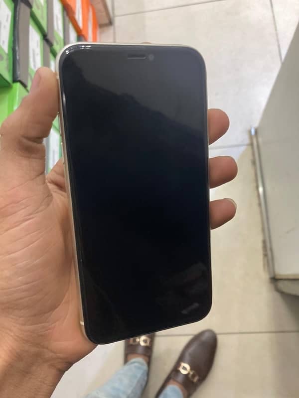 I PHONE 11 FACTORY UNLOCK (64)Gb 1