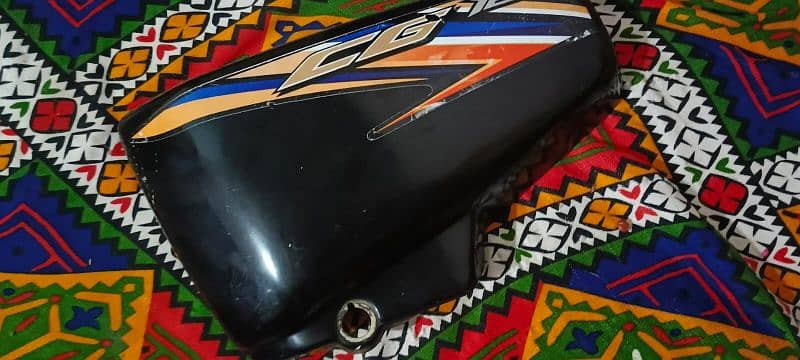 Honda CG 125 Fuel Tank and Side Cover 2