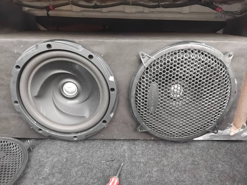 Kenwood double woofer with 4 chanel amplifier 2