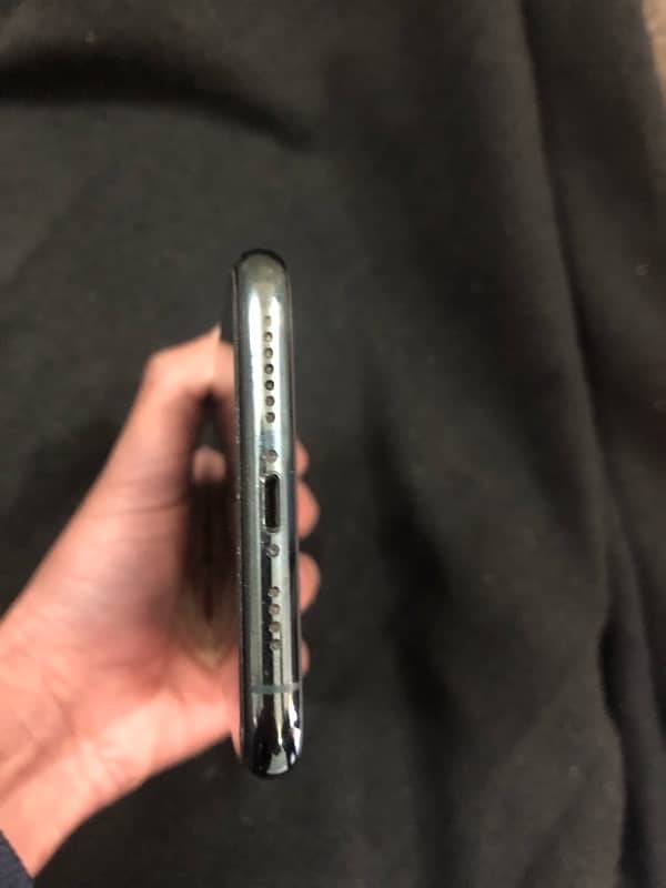 i phone 11 pro max jv locked good condition 4